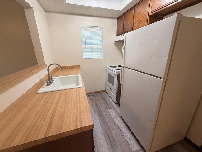Photo - 815 N Adams St Unit 1
