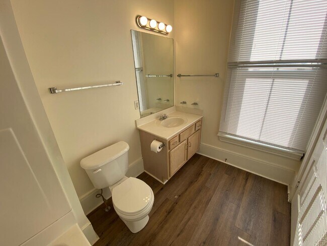 Photo - 605 Harrison St