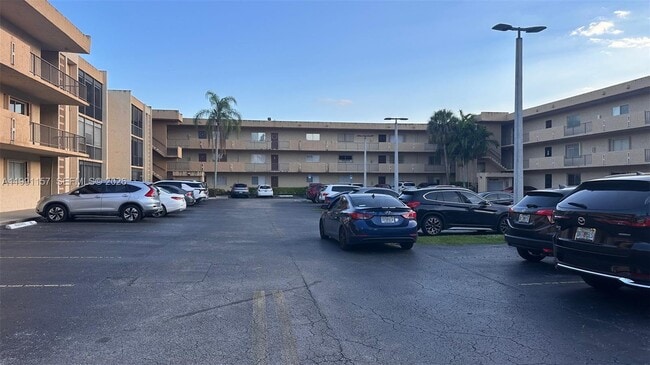 Building Photo - 8401 SW 107th Ave Unit 331E