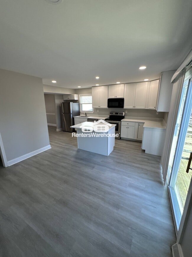 Photo - 647 Saltzman Rd