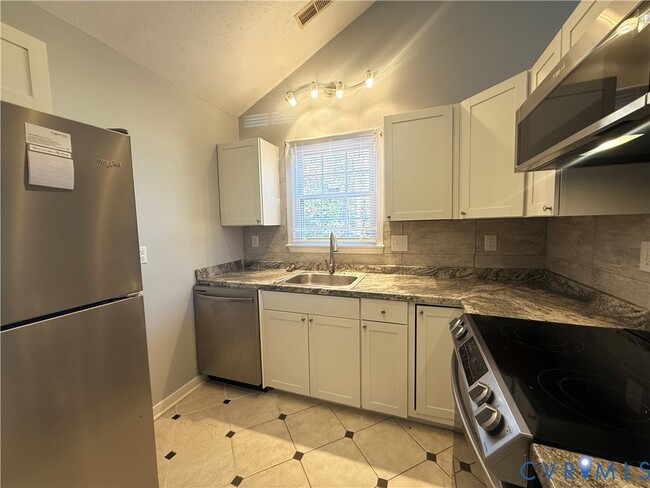 Photo - 4912 Lurgan Pl