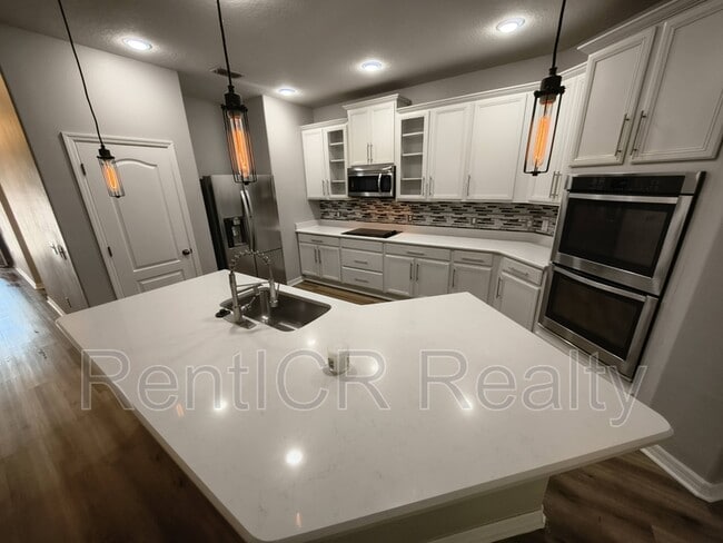 Photo - 3287 Macintosh Rd