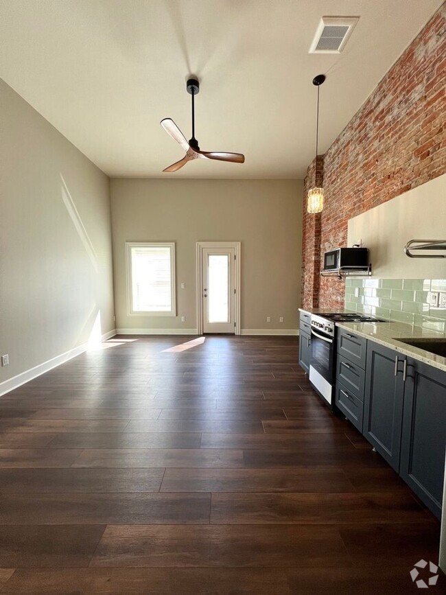 Building Photo - Modern Living with a Touch of Historic Charm Unit 204 Rental