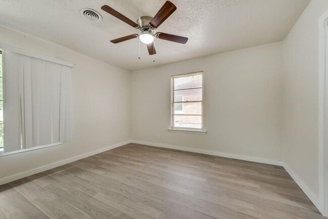 Photo - Charming Lease Opportunity in a Convenient Dallas Location!
