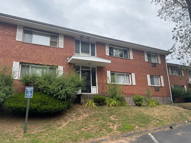 Building Photo - 44 Racebrook Dr Unit APT B