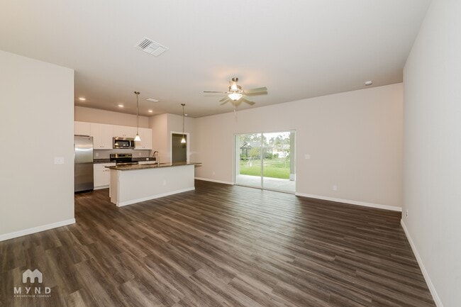 Photo - 216 Prineville St