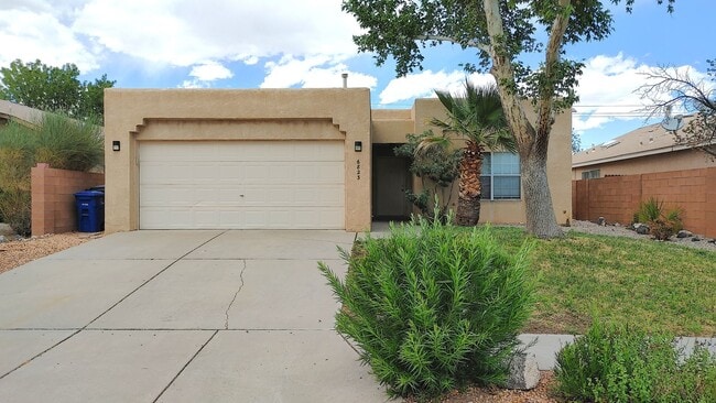 Building Photo - Lovely 3 Bedroom, 2 Bath In The NW!