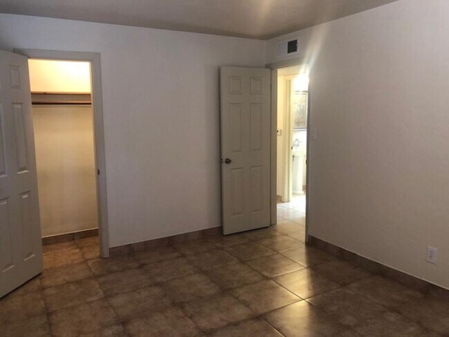 Photo - 4814 E Hampton St