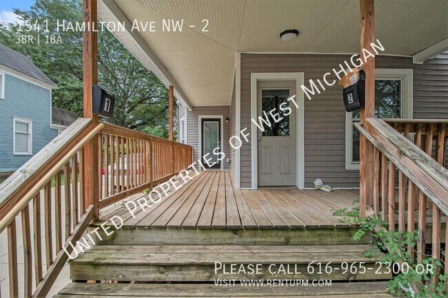 Photo - Available Now | Recently Remodeled 3 Bedro... Unidad 2