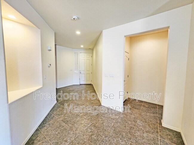 Photo - 5434 Cansano St