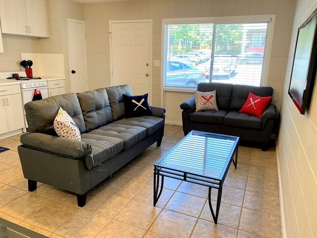 Photo - PENSACOLA ARMS: One Bedroom Apartments in ...