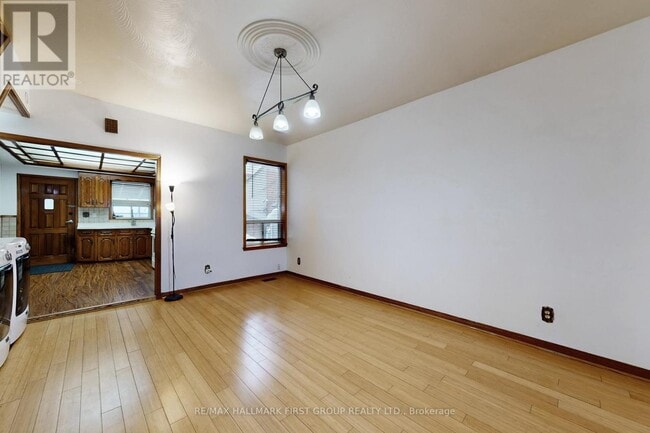 Photo - 480 Lansdowne Ave