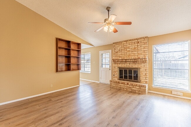 Photo - 4414 Valleybrook