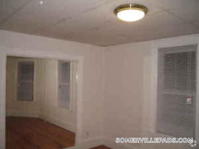 Building Photo - 18 Radcliffe Rd Rental