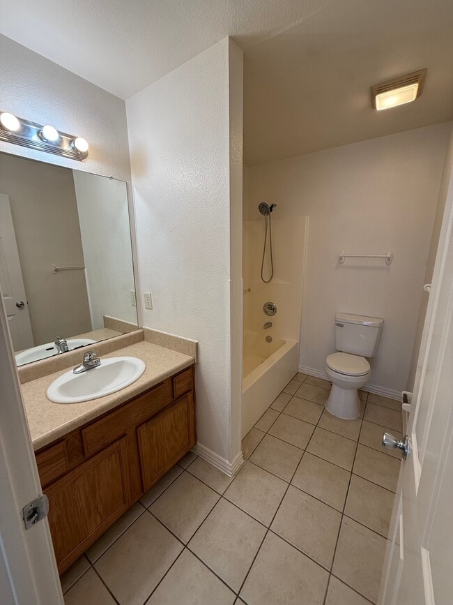 MASTER BATHROOM - 2910 Meridian Plz