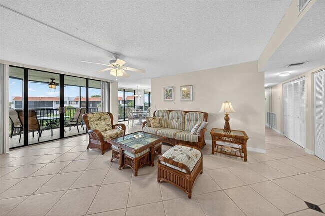 Photo - 800 Jeffery St Unidad 405