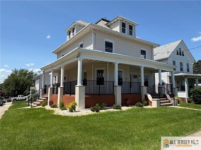 Building Photo - 153 Main St Rental