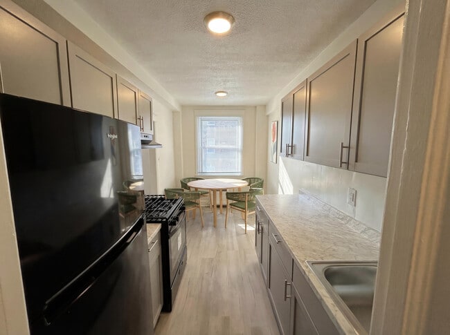 Parkwood Manor Apartments