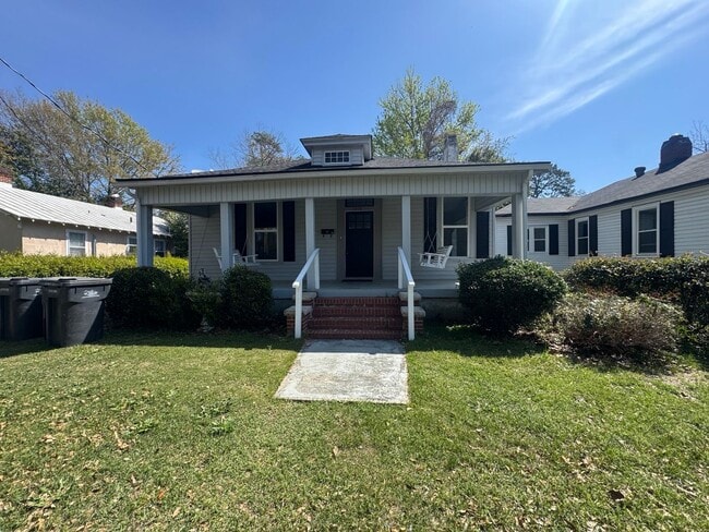 Building Photo - Charming 3-Bedroom Cottage With Modern Updates