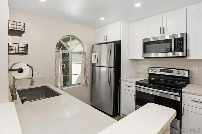 Building Photo - 767 Eastshore Terrace Unit 224