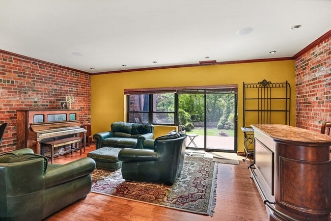Photo - 131 Perkins St