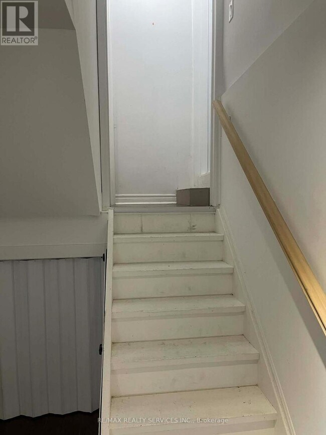 Photo - 920 Ledbury Crescent