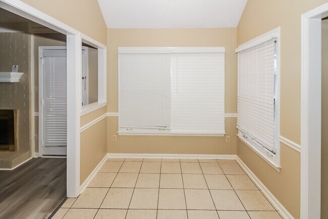 Photo - 951 Cully Rd