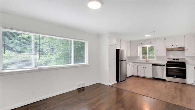 Photo - Beautiful 3 bedroom / 2 bath