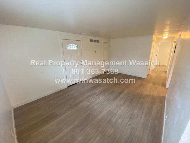 Building Photo - Check Out Our Charming 2 bedroom 1 bath Un... Rental