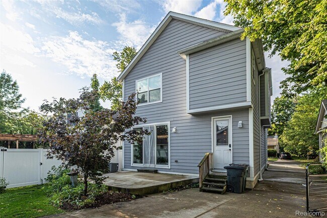 Photo - 16276 Kirkshire Ave