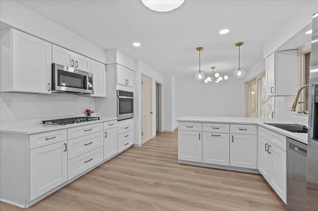 Photo - 1305 Warwick Ct