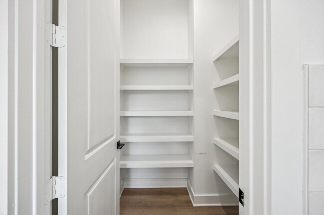 Photo - 2826 Versailles Oak Ln