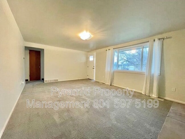 Photo - 874 E Angelina Ave