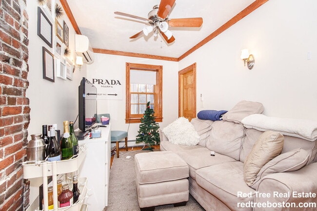 Building Photo - 61 Anderson St Unit U6