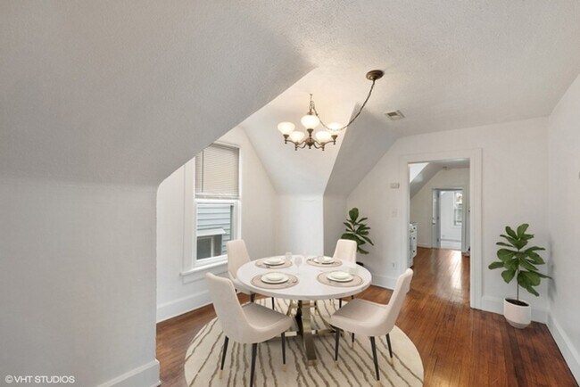Photo - 1747 W Newport Ave Unit 3