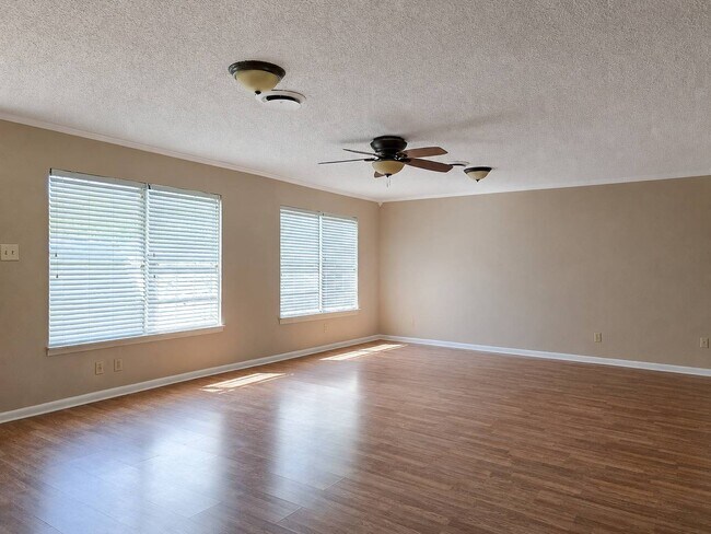Photo - 1204 Connell Dr