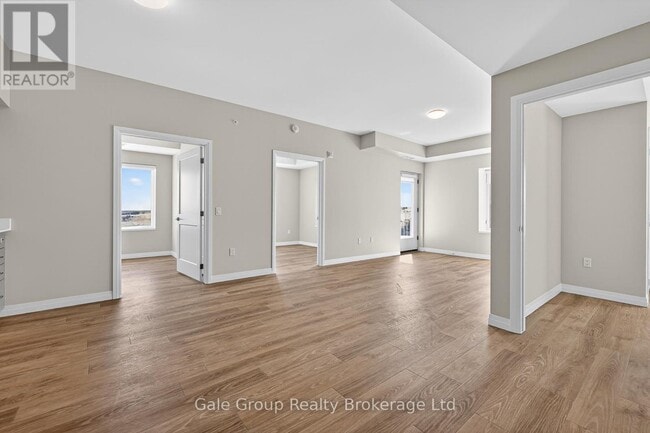 Photo - 785 Southwood Way