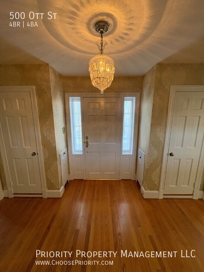 Photo - 500 Ott St