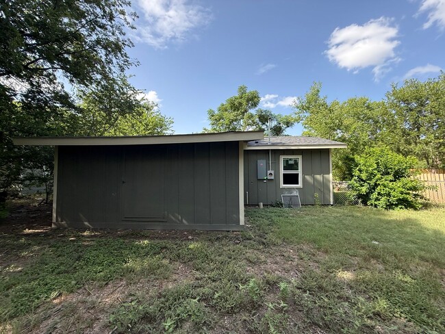 Photo - Newly Remodeled 2/1 with Large Backyard - MORE PICTURES COMING