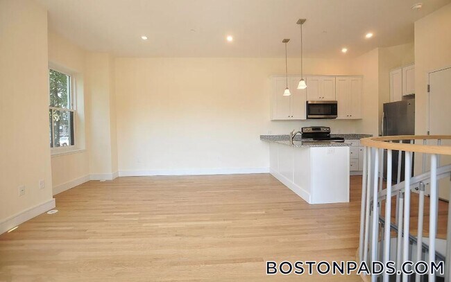 Photo - 877 Beacon St Unit 1