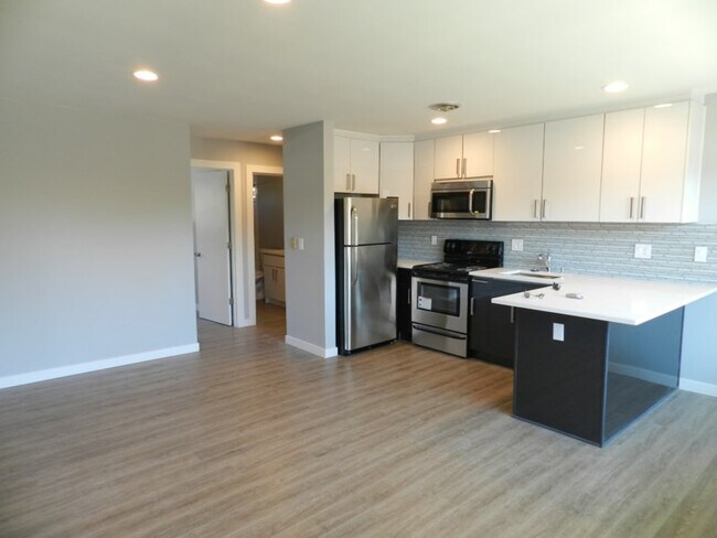 Photo - 4857 Fauntleroy Way SW