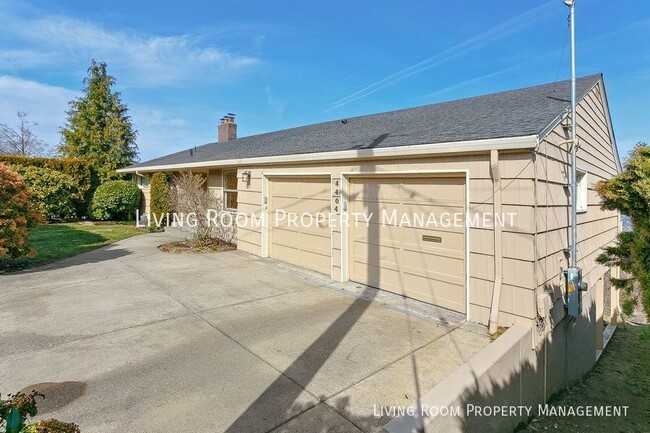 Building Photo - 4404 SW Council Crest Dr Rental