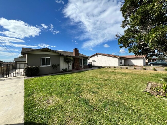 350 W 3rd St