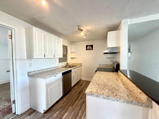 Photo - 565 Forrest Dr