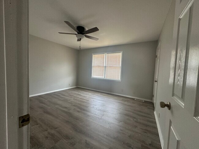 Photo - 605 S Main St