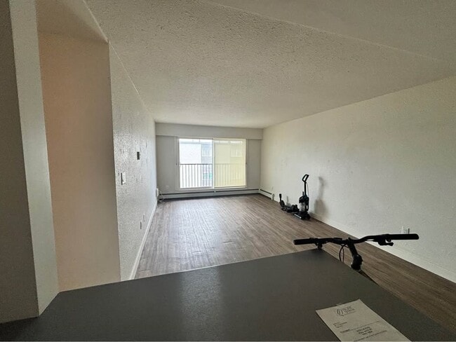 Photo - 2626 Cook St