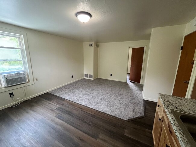 Photo - 1106 Rixon St Unit B