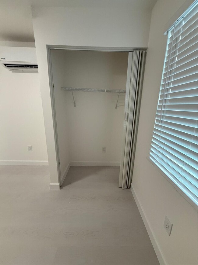 Building Photo - 626 37th St Rental