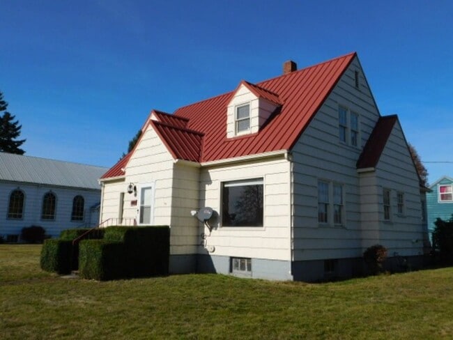 Photo - 4Bd/1Ba Two Story House - Available to View!