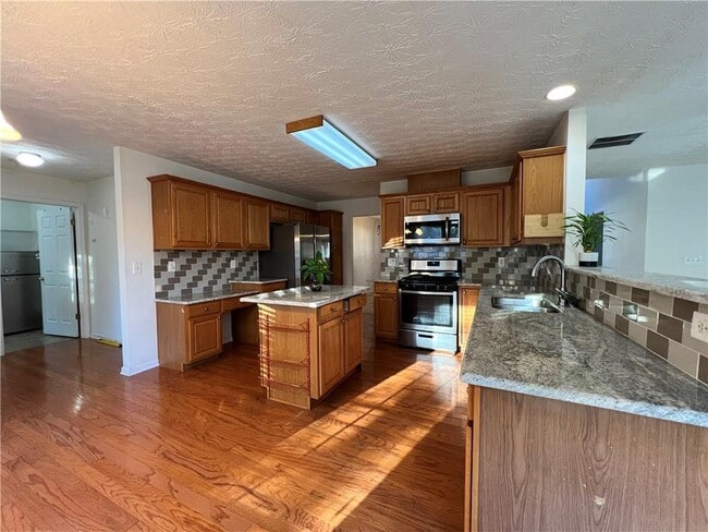 Photo - 789 Roxholly Ln NE